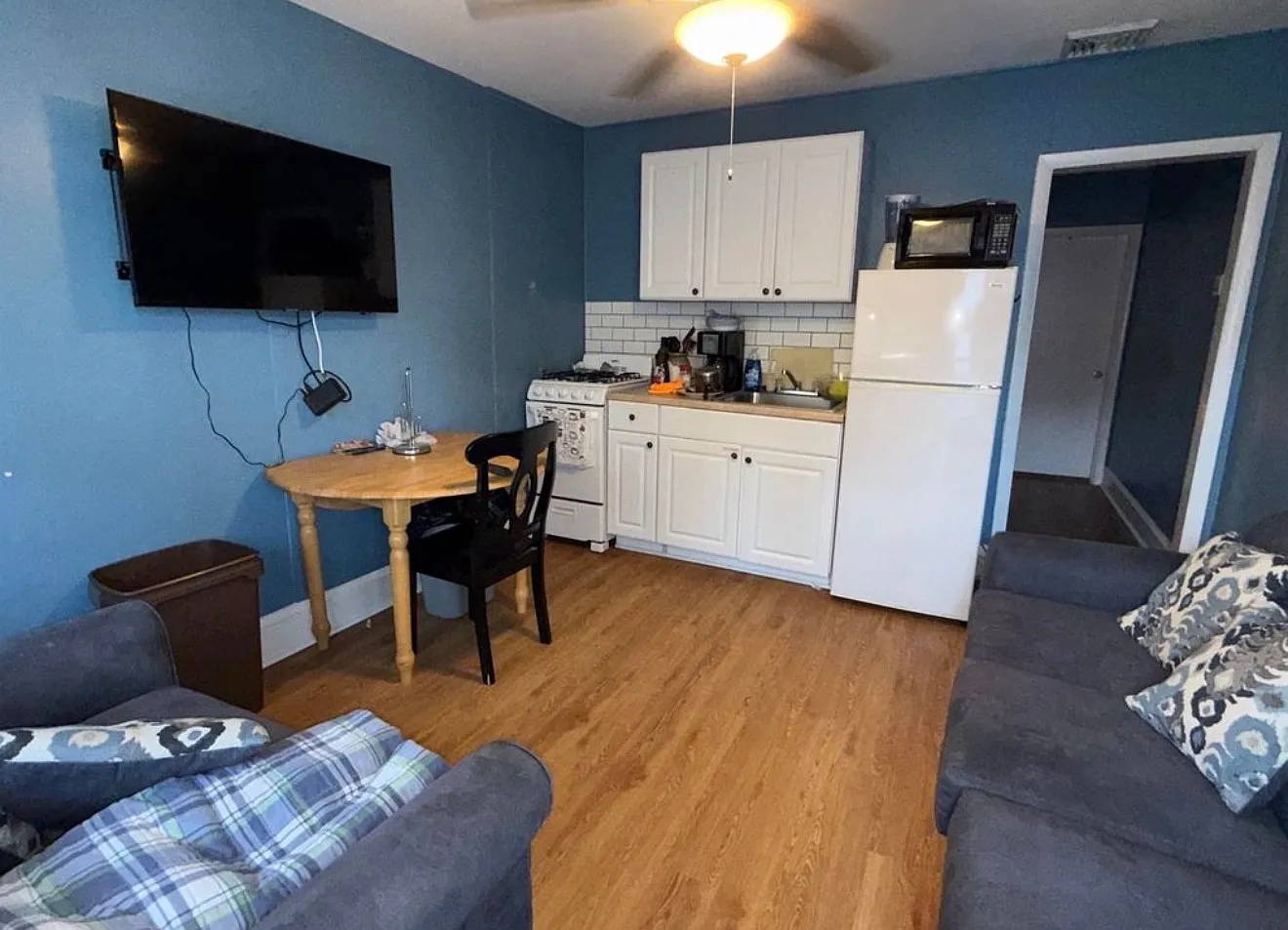 2 bed, 800 sqft, $2,100 — Photo 3
