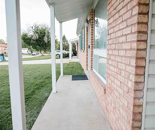 5th image of 2845 Sugar Tree Ln