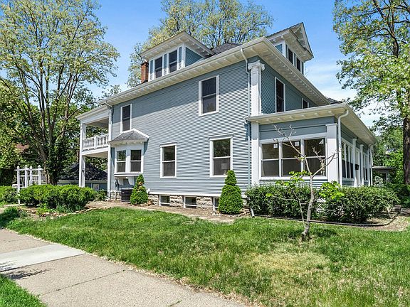 3rd image of 2320 Humboldt Ave S