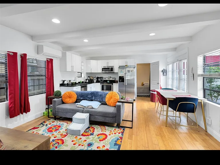 921 Pinegrove Ave — Photo 2