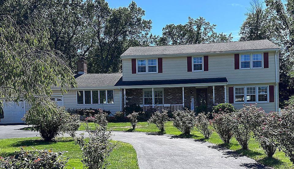 2nd image of 25 Mohawk Cir