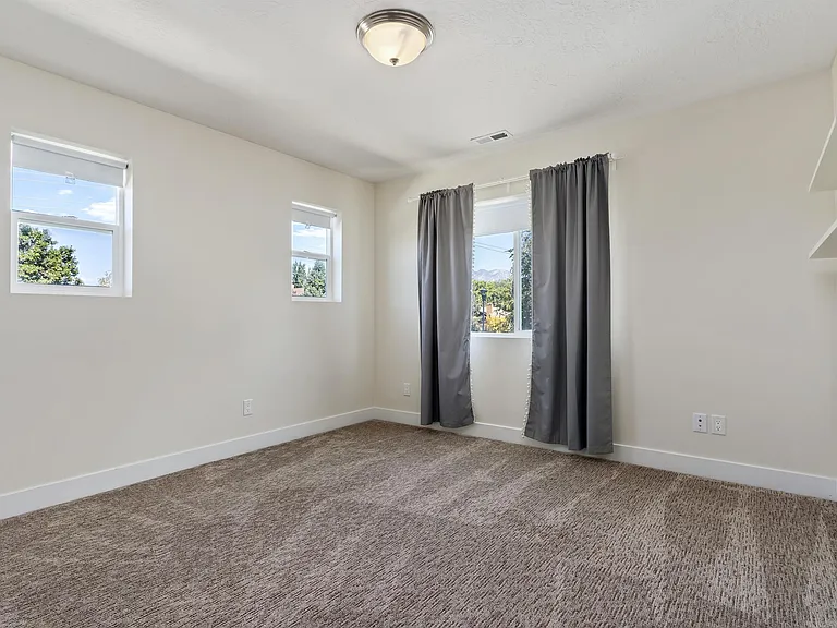 414 E 8800 S — Photo 22