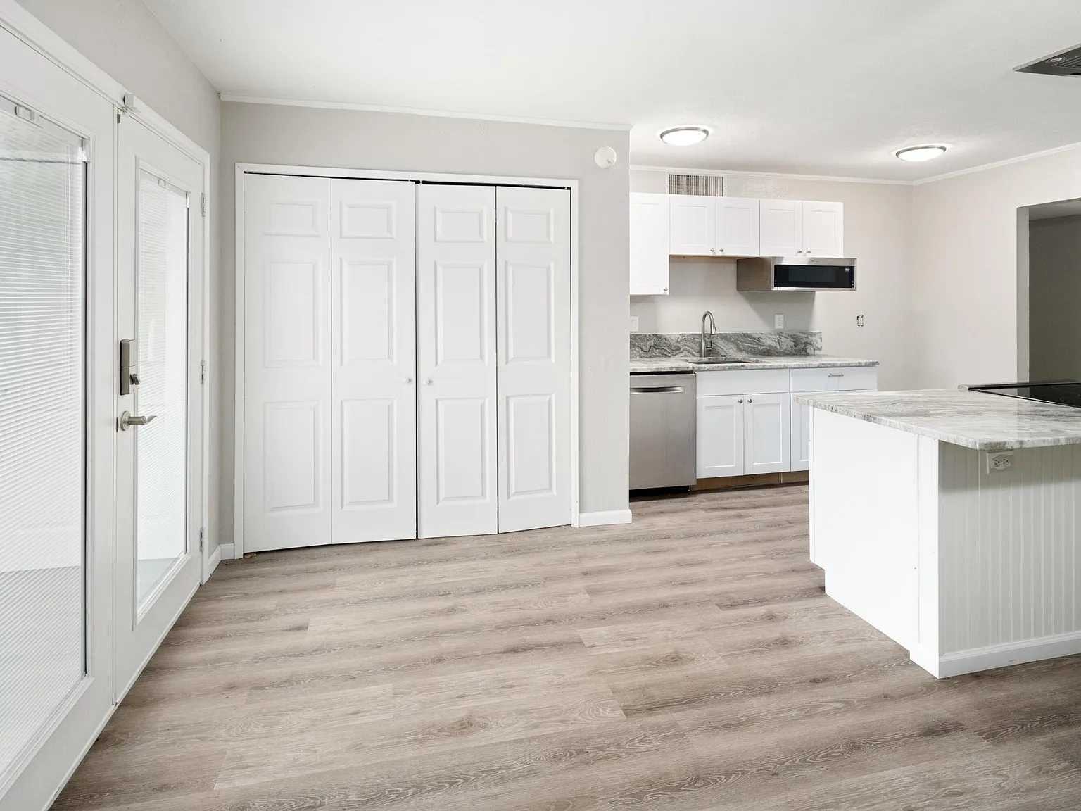 3 bed, 1277 sqft, $2,100 — Photo 3