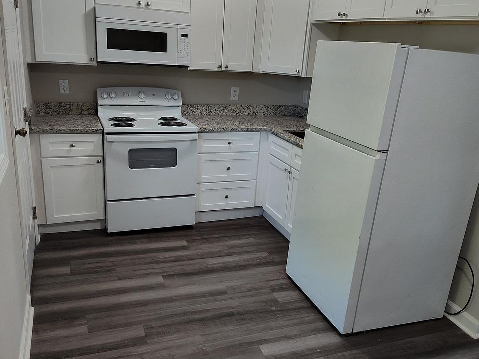 1st image of 232 Springwood Dr APT 1