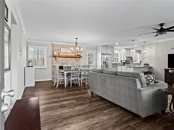 4th image of 2332 Shire Ct
