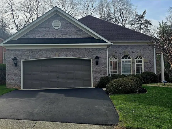 6559 Fairway Estates Dr, Roanoke, VA 24018