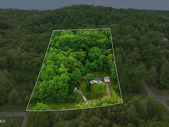 3rd image of 250 Dogwalk Rd