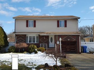 15 W Cliff Rd, Colonia, NJ 07067