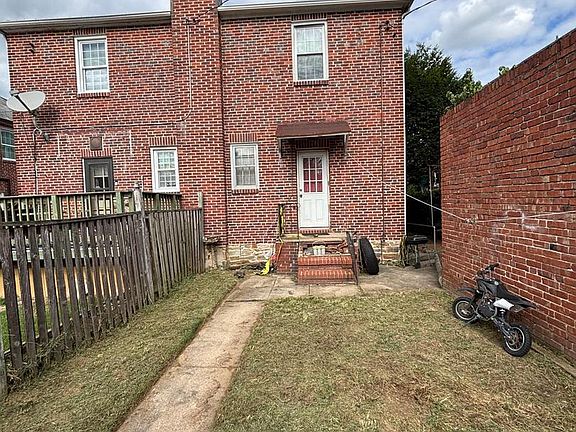 5th image of 2421 Pelham Ave