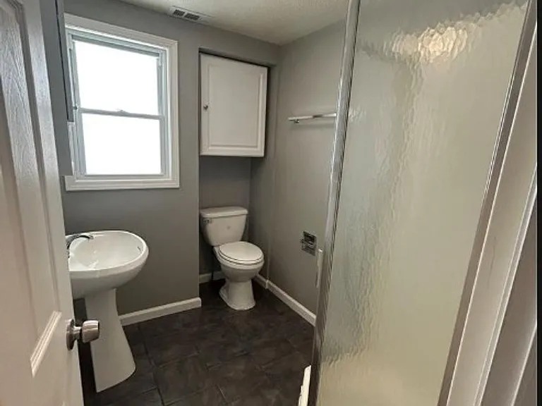 20 Leonard Dr — Photo 2