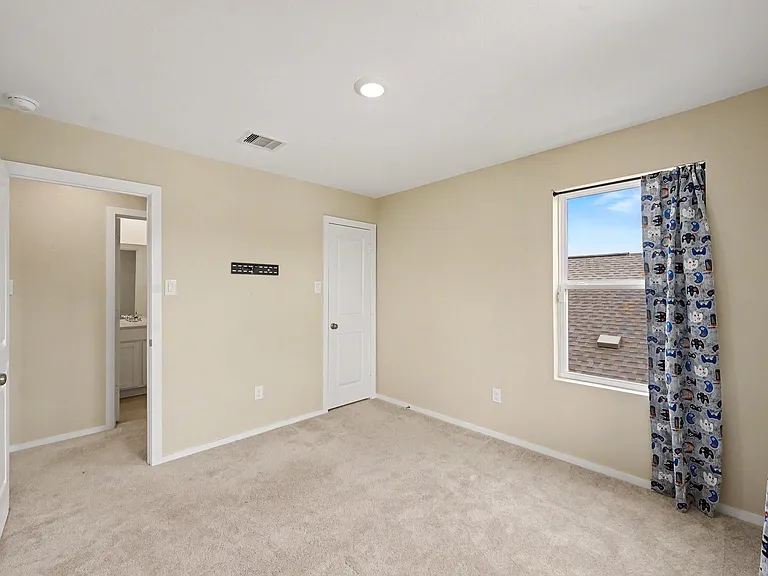 21154 Vercelli St — Photo 24