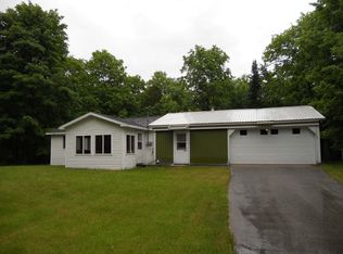 1502 W Quarry Rd, Gulliver, MI 49840
