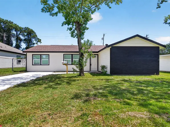 1302 Appomattox Dr, Texas City, TX 77591