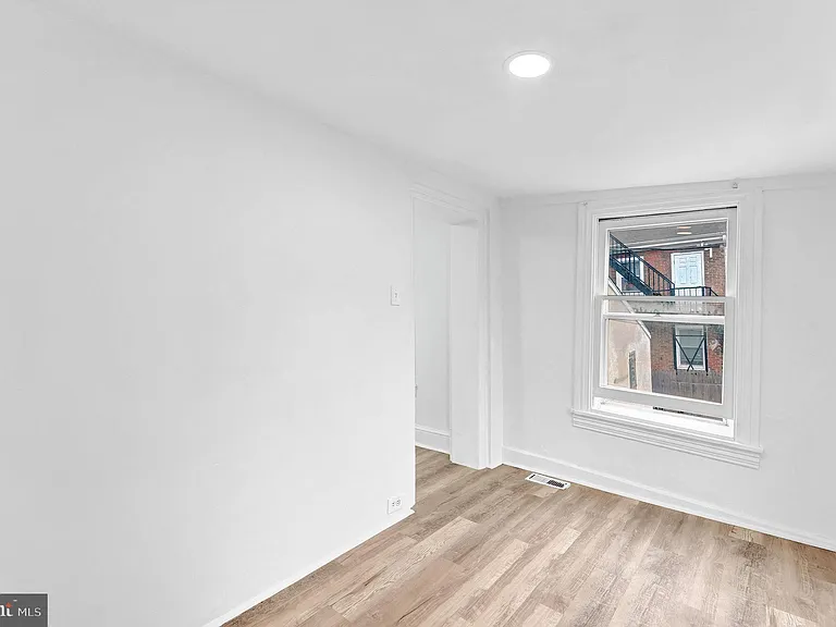 28 W Airy St — Photo 23