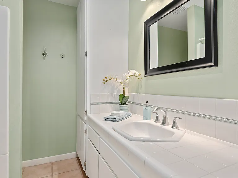 860 Highland Dr #4 — Photo 6