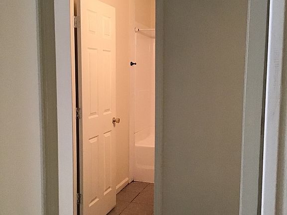 4th image of 806 N McLemore Ave #0