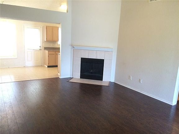 2nd image of 620 Bandera St