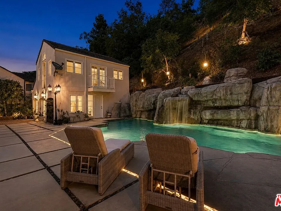 1174 Coldwater Canyon Dr