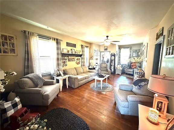 5th image of 309 W College St