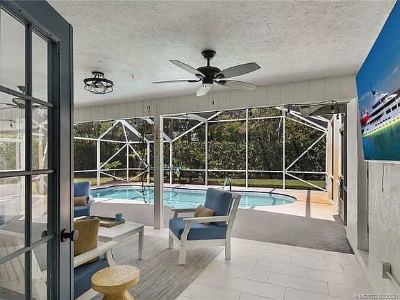 4th image of 352 SW Ridge Ln
