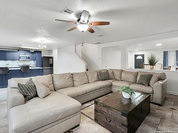4th image of 10618 Manor Creek