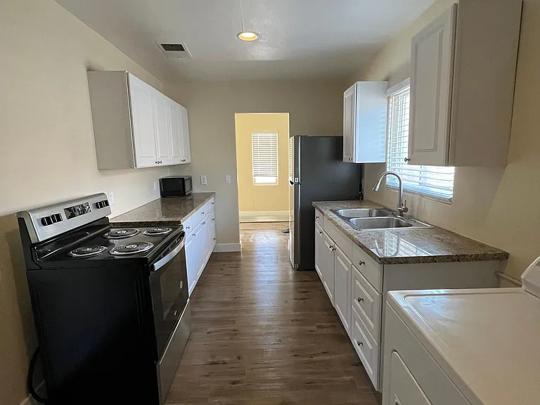 1721 Linden Ave — Photo 21