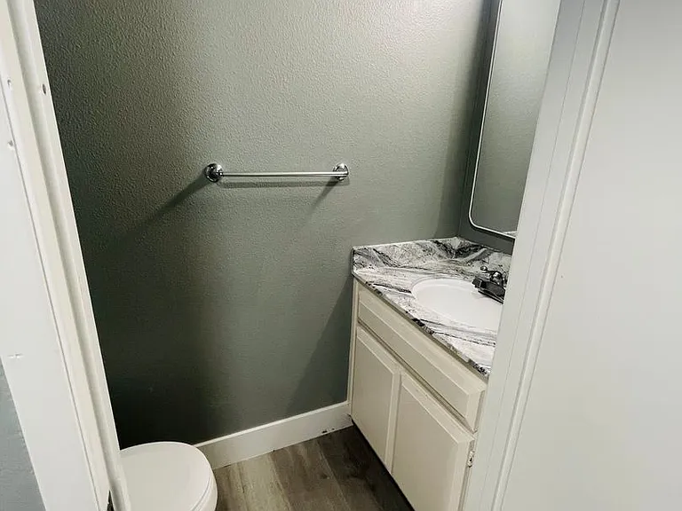 1085 Piedmont Dr — Photo 10