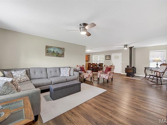 4th image of 20755 Blackberry Ln