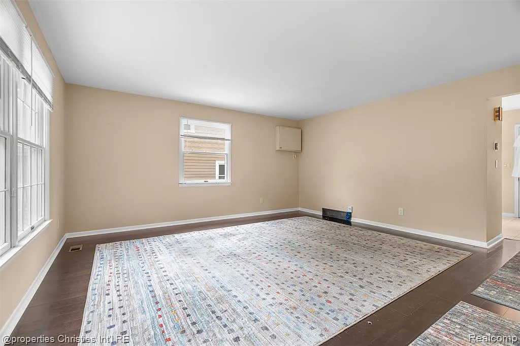 2 bed, 1.5 bath, 1155 sqft, $1,900 — Photo 4
