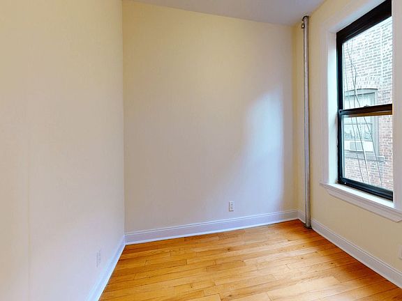 4th image of 236 E 13th St #240-26