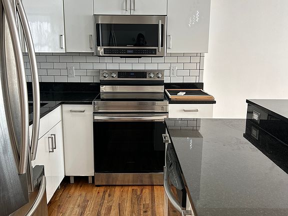 3rd image of 115 Hunter St #117