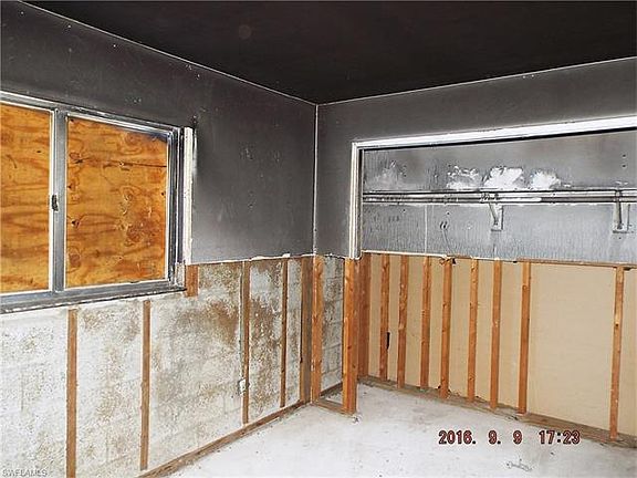 3rd image of 806/808 NE 8th Ter