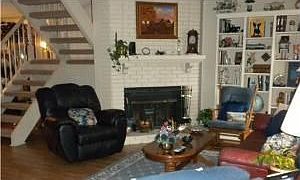 5th image of 2623 Village Ln