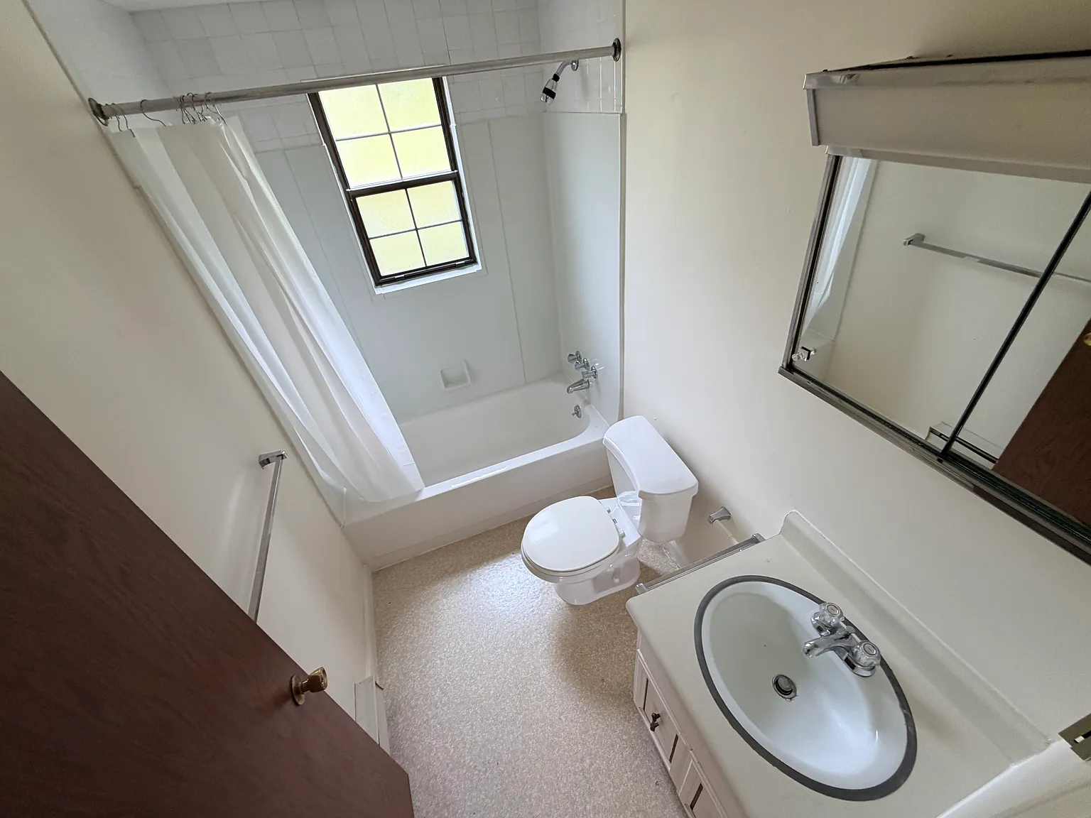 2 bed, 819 sqft, $1,600 — Photo 4