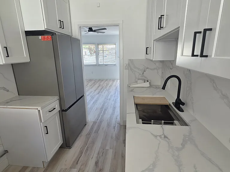 1811 Ocean Park Blvd #E — Photo 6