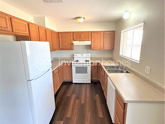 4th image of 3736 W Glendale Ave