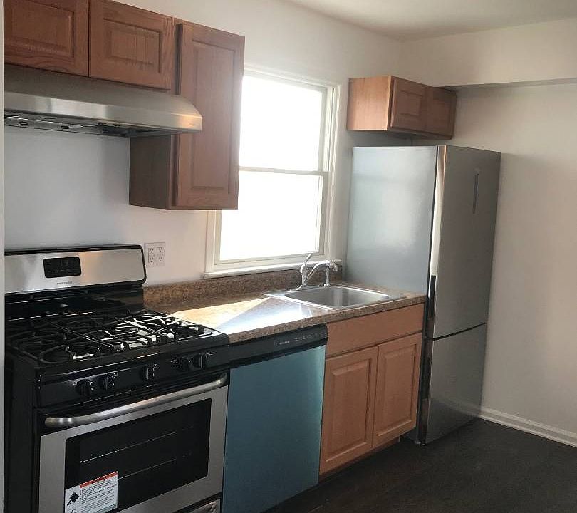 1st image of 14 Abbey Ct Floor 2-3