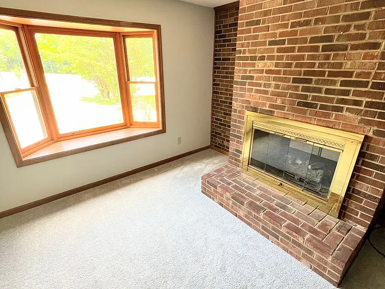 1512 Greenview Dr — Photo 14