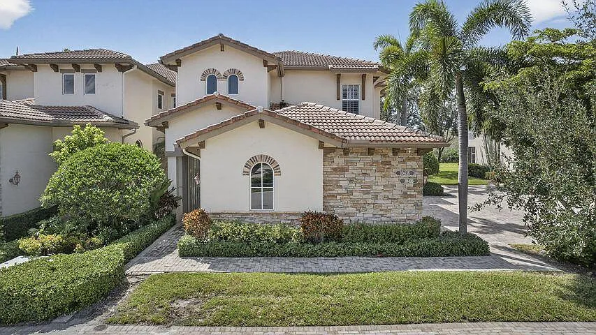 3 bed, 3.5 bath, 2793 sqft, $10,000 — Photo 1