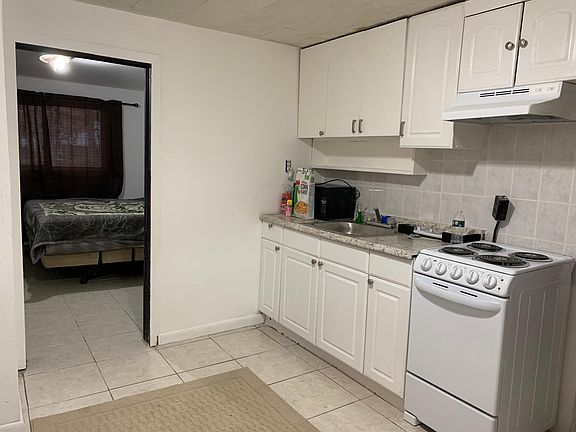 3rd image of 831 Mount Ave