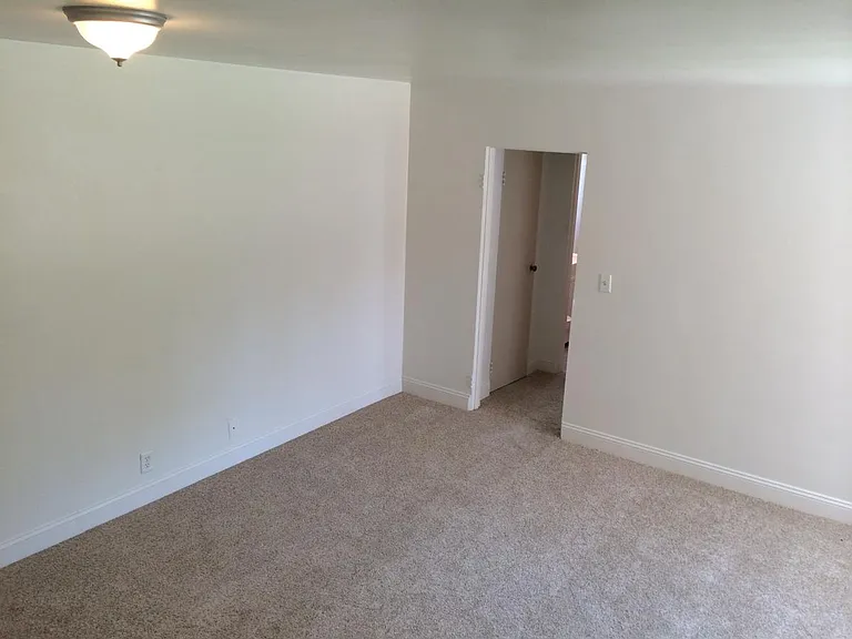 906 Walnut St — Photo 15