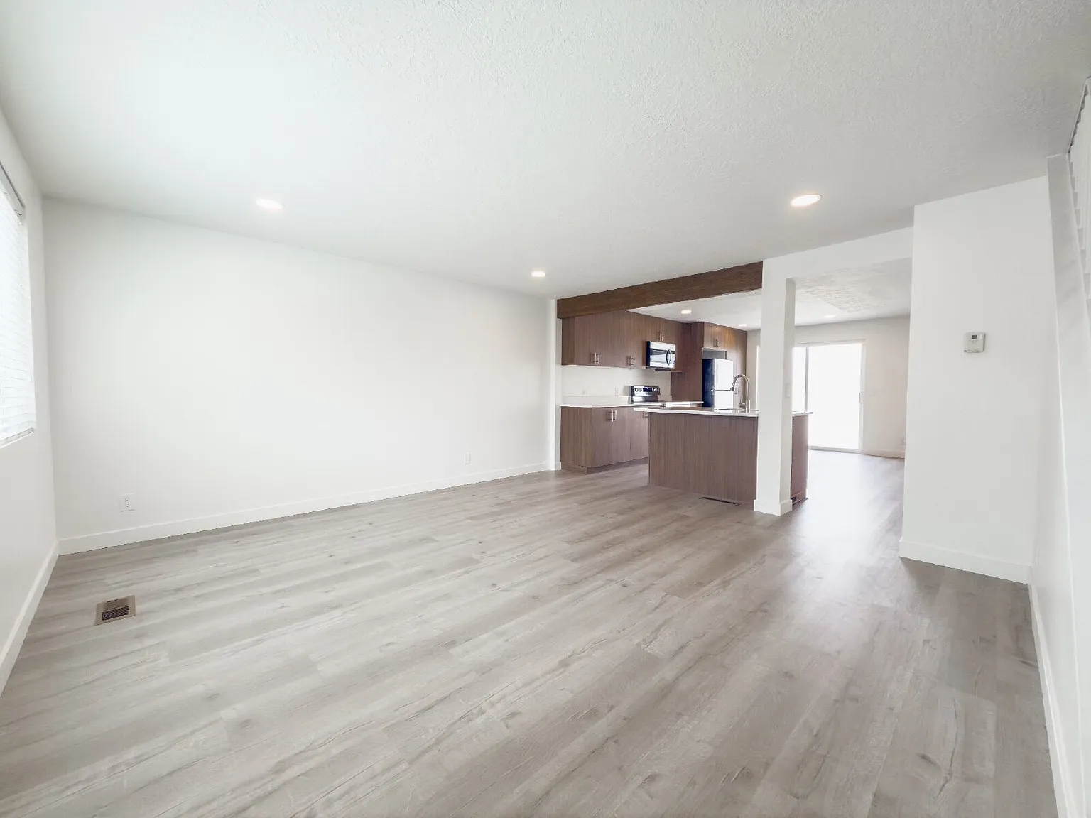 2 bed, 1.0 bath, 1216 sqft, $1,695 — Photo 3
