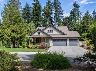 7835 Ledge Stone Loop NE, Bainbridge Island, WA 98110