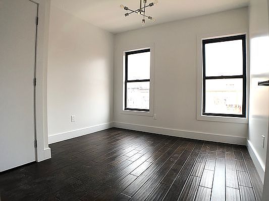 3rd image of 808 Quincy St #4