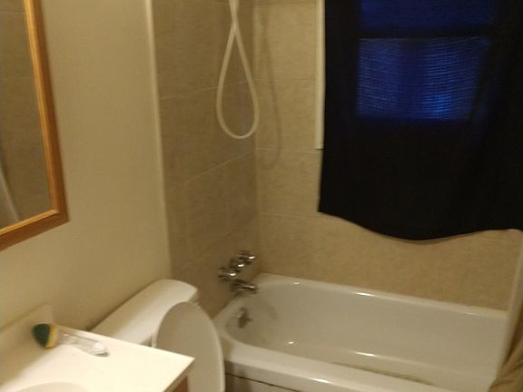 4th image of 974 Waverly Dr