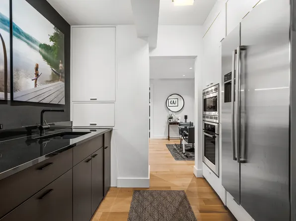 24 5th Avenue 824 image 2 of 12
