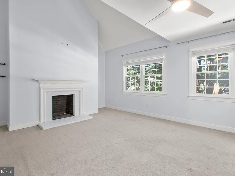 1011 Charles St #C — Photo 28