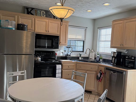 3rd image of 127 Bell Rd