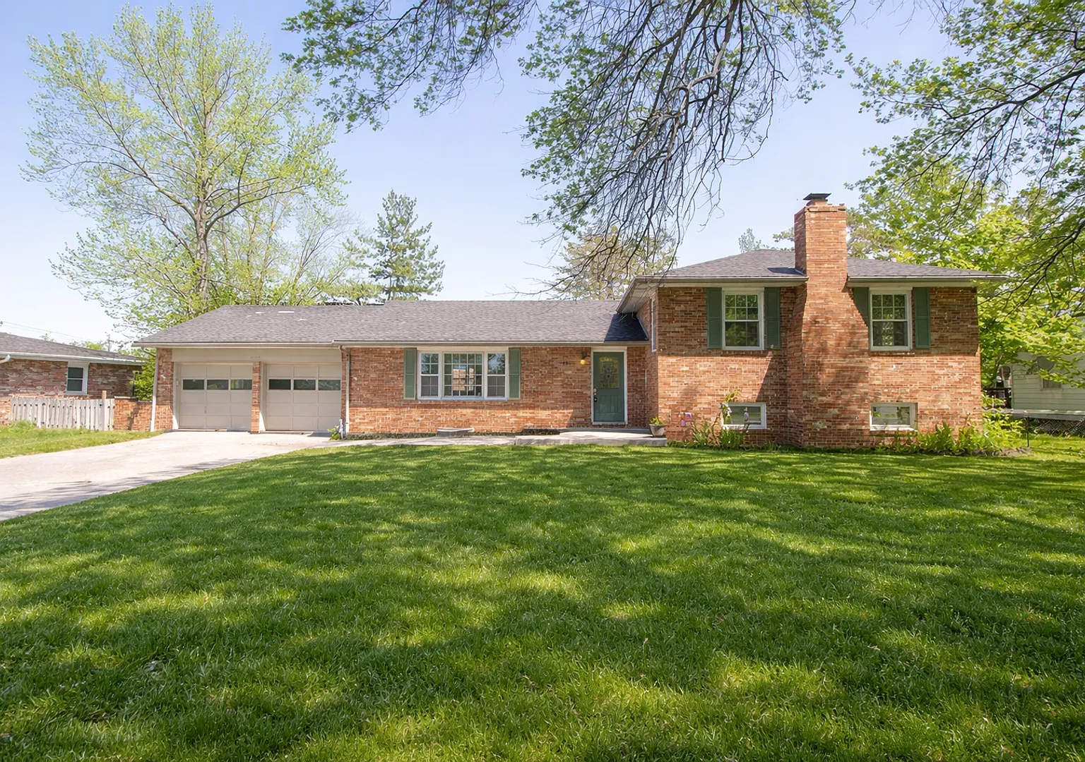Spacious Central Columbia Home — Photo 1