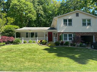 10320 Collingham Dr, Fairfax, VA 22032